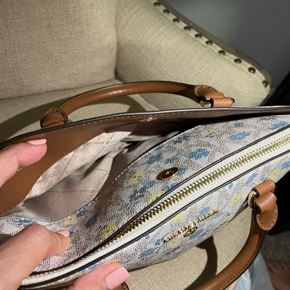 Michael Kohrs brand new purse with tags - Picture 5 of 7